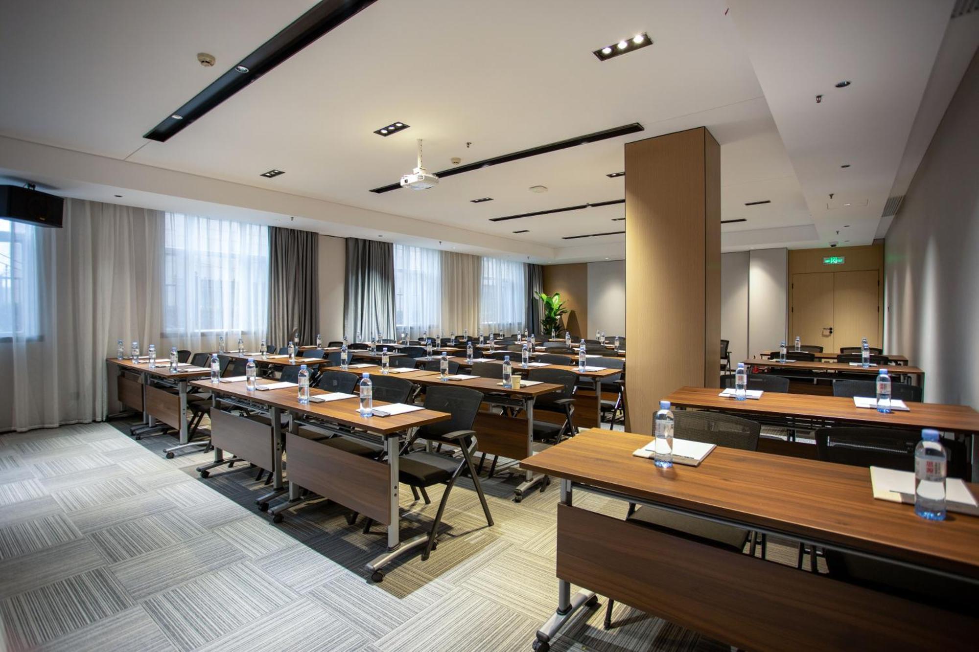 Vx Hotel Shanghai Yixian Road Dabaishu Ngoại thất bức ảnh